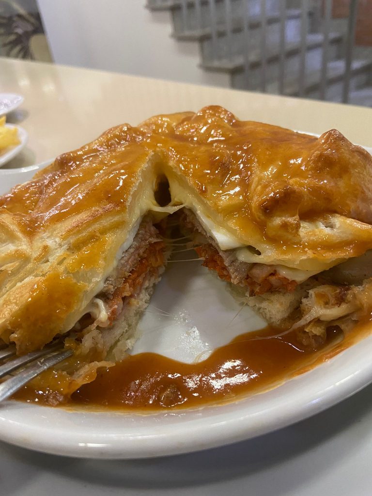 francesinha de massa folhada coimbroes